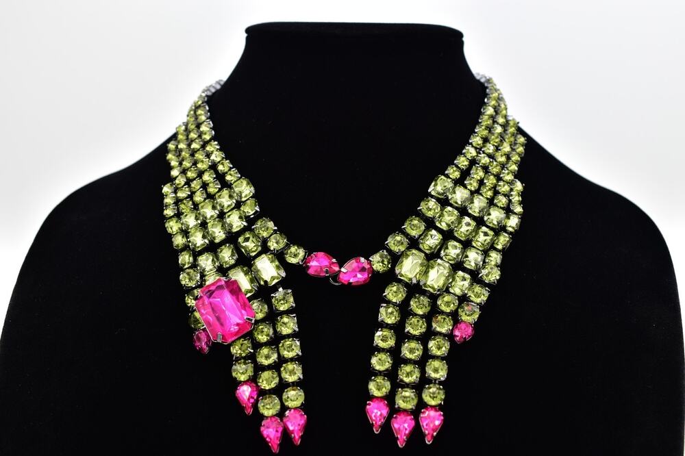 Betsey Johnson Green Crystal Witch Hands Statement Necklace Halloween NWT BinL
